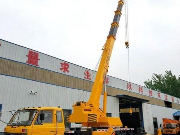 德云霄县吊车出租公司电话_吊车出租行业需要注意的重点有哪些?